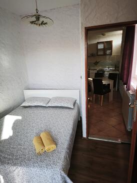 Apartmani i sobe s parkingom Rovinj - 25298