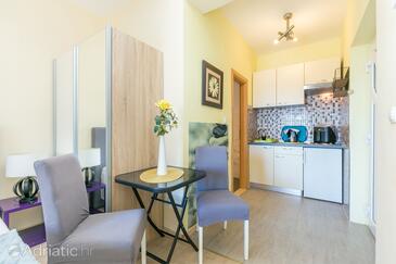 Apartmani uz more Trogir - 25303