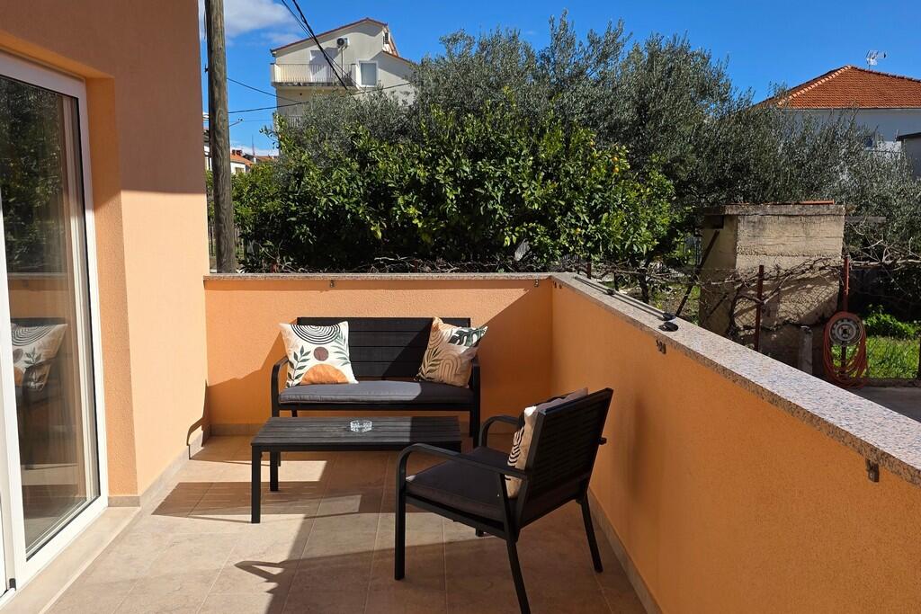 Egyszobás apartman Trogir (A-25305-a)