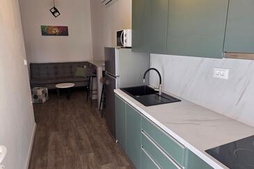 Apartments with parking space Trogir - 25305