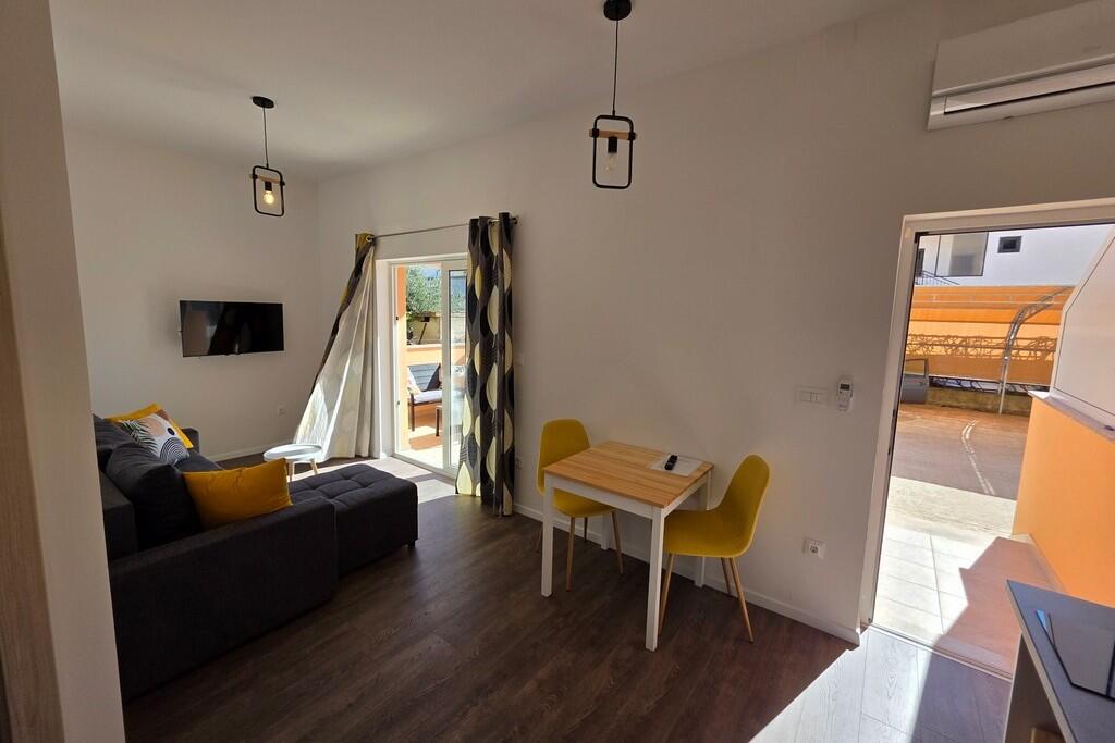 Egyszobás apartman Trogir (A-25305-c)