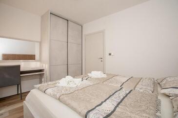 Apartments by the sea Palit, Rab - 25309