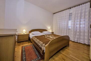 Apartments by the sea Palit, Rab - 25309