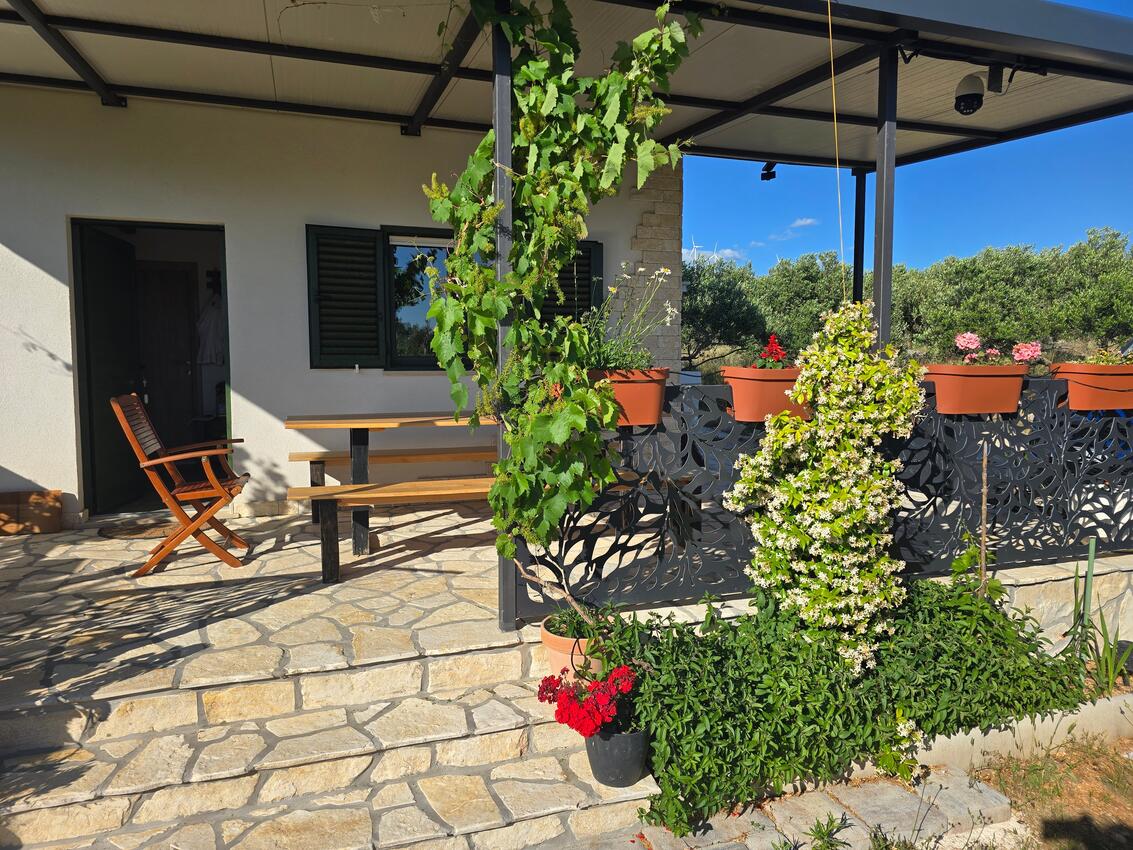 Robinzoni nyaralóház elszigetelt helyen Marina (Trogir) - 25320