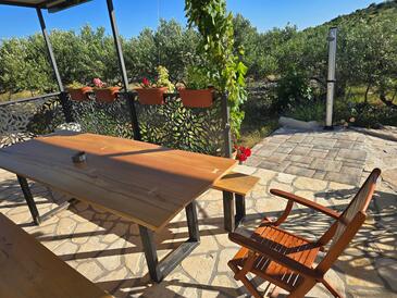 Robinzoni nyaralóház elszigetelt helyen Marina (Trogir) - 25320
