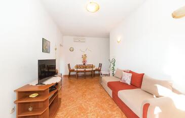 Однокомнатные апартаменты Врсине - Vrsine, Трогир - Trogir (A-25327-a(