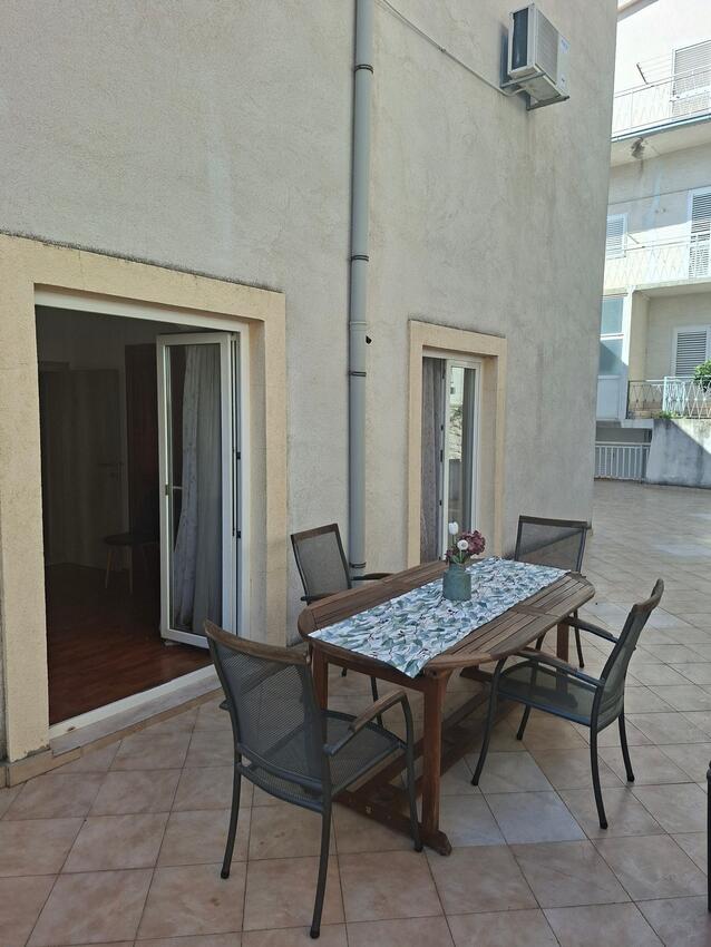 Apartamento para dos personas Makarska (A-25328-b)