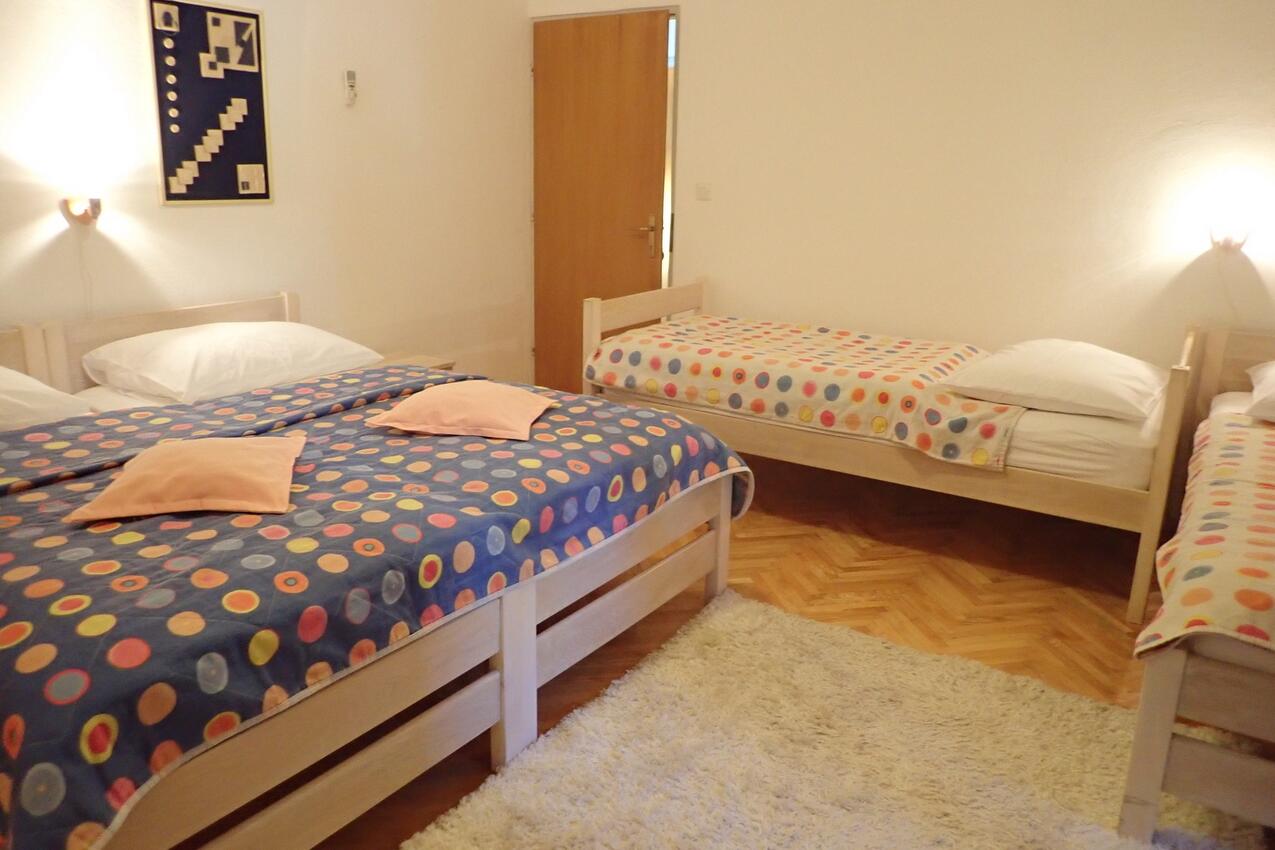 Egyszobás apartman Starigrad (Paklenica) (A-25345-a)