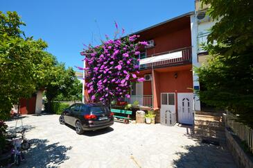 Apartments and rooms with parking space Starigrad (Paklenica) - 25345 Adriatic.hr