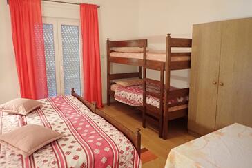 Apartments and rooms with parking space Starigrad (Paklenica) - 25345