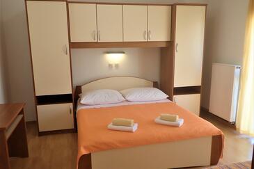 Apartmani s parkingom Starigrad (Paklenica) - 25353