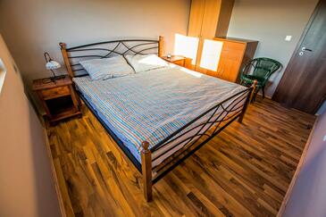 Lägenheter med parkering Starigrad, Paklenica - 25354