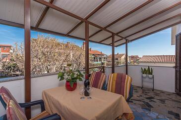 Apartments with parking space Novigrad - 2536