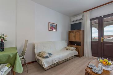 Apartments with parking space Novigrad - 2536