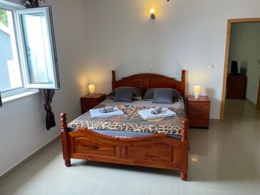 Apartments with parking space Stanići (Omiš) - 25362