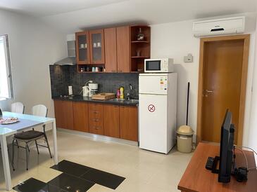 Apartments with parking space Stanići (Omiš) - 25362