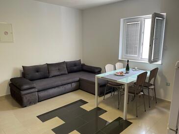 Apartments with parking space Stanići (Omiš) - 25362