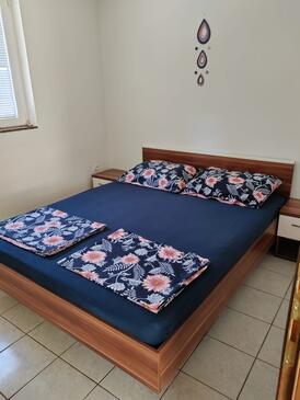 Lejlighedens parkeringsplads Vir - 25369