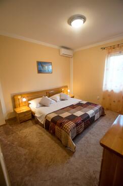 Ferienwohnungen mit Parkplatz Starigrad, Paklenica - 25376