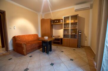 Ferienwohnungen mit Parkplatz Starigrad, Paklenica - 25376