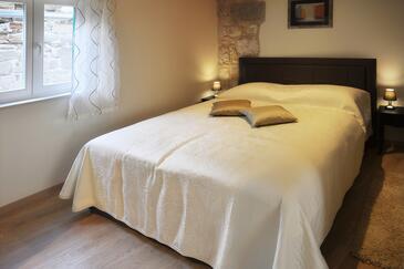 Apartments and rooms with WiFi Split - 25379