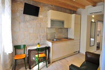 Apartments and rooms with WiFi Split - 25379