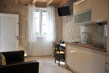 Apartments and rooms with WiFi Split - 25379