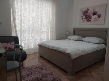 Apartamentos con parking Kastel Luksic, Kastela - 25382