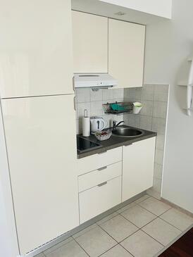 Appartements avec parking Kastel Luksic, Kastela - 25382