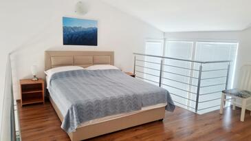 Apartments by the sea Makarska - 25386