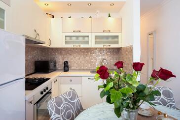 Apartmaji z bazenom za družine z otroci Hvar - 25388