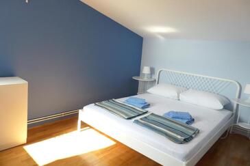 Apartments with parking space Senj - 25395