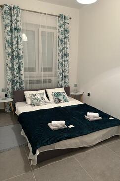 Apartments with parking space Zadar - 25404