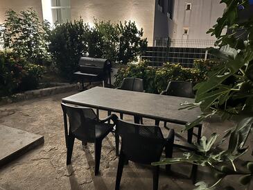 Apartments with parking space Zadar - 25404