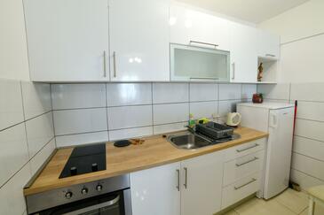 Apartmani s parkingom Mavarštica, Čiovo - 25405