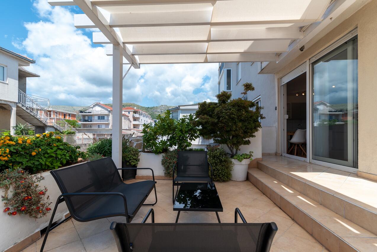 Apartmány s parkoviskom Trogir - 25406