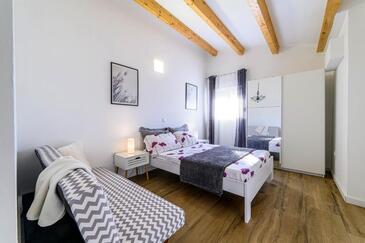 Apartments by the sea Zablaće, Šibenik - 25436