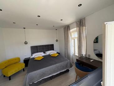 Three bedroom house Grohote, Šolta (K-25443(