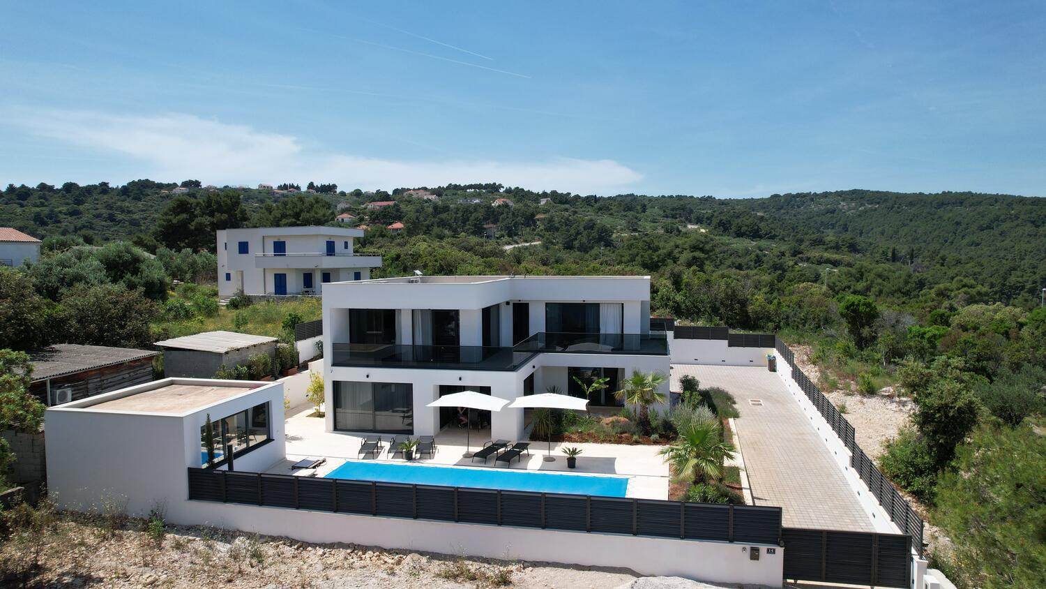 Дом для семьи с бассейном Рогач - Rogač, Шолта - Šolta - 25444