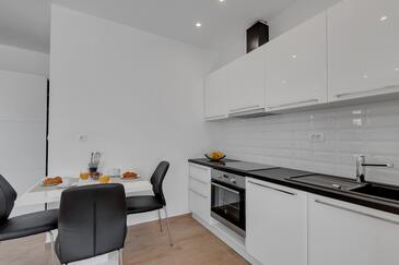 Holiday home with hot tub Drašnice, Makarska - 25460