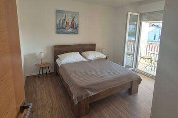 Apartmani uz more Biograd na Moru - 25467