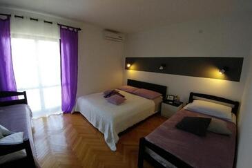 Apartments by the sea Okrug Donji, Čiovo - 25470