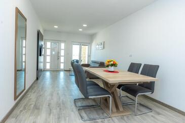 Apartmány s bazénom pri mori Sveti Filip i Jakov, Biograd - 25471