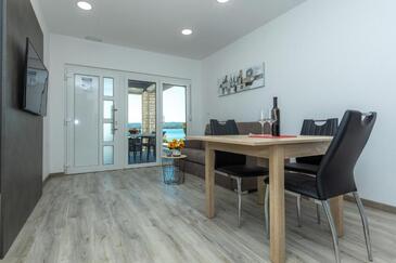 Apartmány s bazénom pri mori Sveti Filip i Jakov, Biograd - 25471