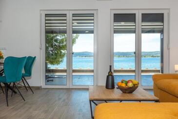 Apartamentos junto al mar con piscina Sveti Filip i Jakov, Biograd - 25471