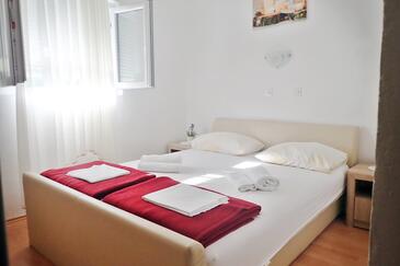 Appartementen voor gezinnen met kinderen Starigrad, Paklenica - 25484