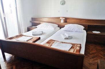 Appartementen voor gezinnen met kinderen Starigrad, Paklenica - 25484