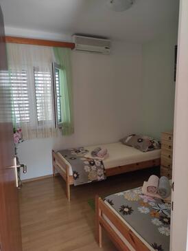 Lejligheder med pool egnet til familier med børn Okrug Donji, Ciovo - 25498