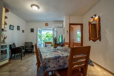 Rodinné apartmány s bazénem Okrug Donji (Čiovo) - 25498