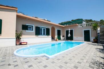 Ferienwohnungen mit Pool für Familien Okrug Donji, Ciovo - 25498 Adriatic.hr